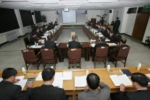 강원도농업기술원에서는 12월 23일 농업기술원 회의실에서 시․군 농업기술센터소장과 도원 관계관 등 50여명이 참석한 가운데 2005년도 농촌 지도사업 종합평가회를 개최했다.