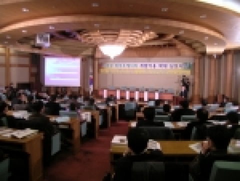 농촌진흥청은 12월 23일 국회 의원회관 소회의실에서 국회 농림해양수산위원회, 농림부, (사)미래농정연구원 등과 공동으로 새로운 농가소득원 창출 및 기후변화협약에 대응하기 위한 『