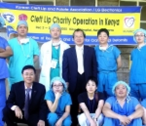 LG전자는 최근 아프리카의 케냐와 모로코에서 생활형편이 어려워 수술을 받지 못하고 있던 어린이 언청이 환자 60여명의 무료수술을 지원했다