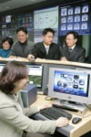 KT는 27일 서울 여의도 KT사옥에 있는 미디어센터에서 관계자들을 초청해 IP미디어 시연회를 개최했다.