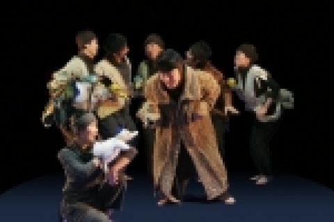 2006 가족뮤지컬 '마당을 나온 암탉' 장면