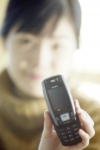 KTFT가 회전 카메라가 내장된 휴대폰 EVER Motion Eye(KTF-T3000)를 출시한다고 밝혔다.