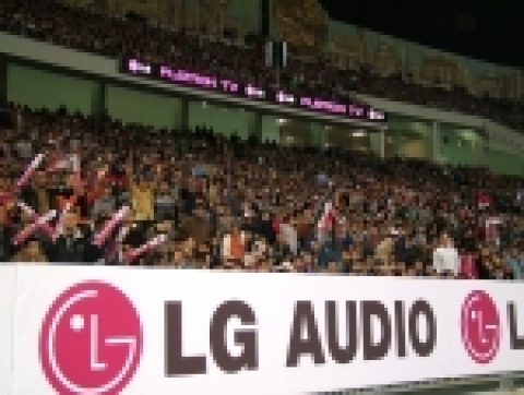 27일 이집트 '카이로 인터내셔널 스타디움'에서 열린 LG컵 첫날 경기에는 6만여명의 관중이 운집, 중동/아프리카 지역의 축구열기를 나타냈다.