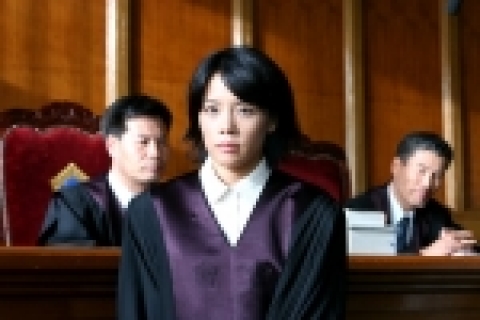 영화‘구세주’에서 조폭 때려잡는 열혈검사로 변신한 신이