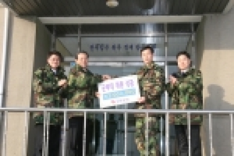 광주은행 정태석 은행장이 무등산 정상에 위치한 공군부대를 방문하여 장병들의 노고를 위로하고, 성금을 전달했다. 
