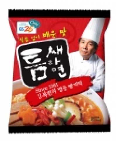 GS25는 라면전문점 ‘틈새라면’과 제휴, '틈새라면' 브랜드를 사용한 컵라면과 용기면을 1월 4일부터 GS25 전점에 출시한다고 3일 밝혔다.