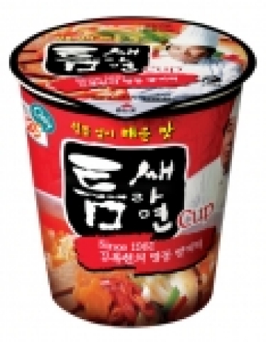 GS25는 라면전문점 ‘틈새라면’과 제휴, '틈새라면' 브랜드를 사용한 컵라면과 용기면을 1월 4일부터 GS25 전점에 출시한다고 3일 밝혔다.