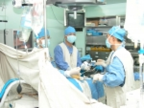 한상욱 교수복강경수술장면