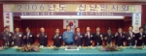 1월3일 경기도 이천 상공회의소에서 열린 이천,여주,양평 신년 인사회에 참석한 손학규 경기도지사가 인사말을 하고 있다