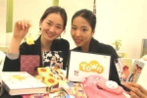 사이좋은 사람들 싸이월드(대표 유현오)의 유익한 생활공간 ‘타운’(town.cyworld.com)에서 오는 27일까지 ‘싸이월드 인기 캐릭터 2006년 다이어리 모음전’을 개최한다