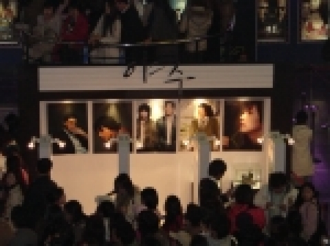 더페이스샵은 영화 ‘야수’와 공동으로 4일부터 한달 동안 코엑스 메가박스 영화관에서 사진전을 개최한다.