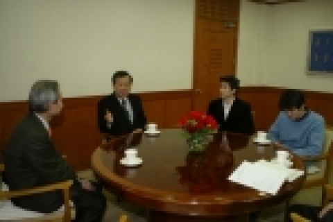 정동채 문화관광부장관은 1.4(수) 15시에 지난해 쇼팽콩쿠르에서 한국인 최초로 2위 없는 3위로 공동입상한 임동민, 동혁 형제를 만나 격려하였다.