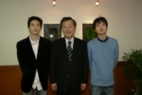 정동채 문화관광부장관은 1.4(수) 15시에 지난해 쇼팽콩쿠르에서 한국인 최초로 2위 없는 3위로 공동입상한 임동민, 동혁 형제를 만나 격려하였다.