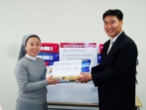 한빛소프트(대표 김영만)는 엔트리브소프트(대표 김준영)가 개발한 대한민국 대표 골프게임 ‘팡야:시즌2’(www.pangya.com)에서 성프란치스꼬 장애인 종합복지관이 진행하는 ‘