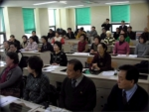 (재)서울전문학교는 종로구 숭인동지역의 발전을 위해 숭인2동 동사무소와 공동 후원으로 “컴퓨터교실”을 실시한다.