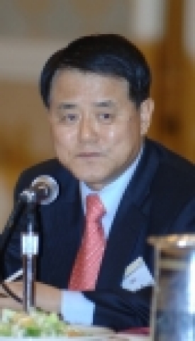LG전자 김쌍수 부회장이 美 라스베이거스에서 신년 기자간담회를 갖고 2006년 경영전략을 발표하고 있다.