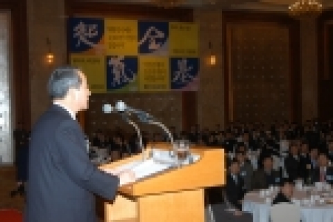 1월 9일 소공동 롯데호텔에서 열린 <2006 경제 전망 및 중소기업 지원사업 설명회>에서 강권석 기업은행장이 환영사를 하고 있다