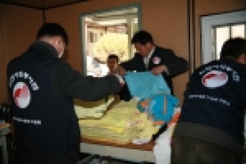 1.9(월) 한국전력의 올해 승진자들이 원주 소쩍새마을을 방문하여 자원 봉사활동을 펼치고 있다.