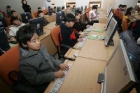 포스코 인재개발원에서는 겨울방학을 맞아 포항시내 초등학생과 직원 자녀들을 대상으로 어린이 IT교실을 운영한다.