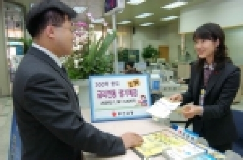 부산은행은 1년 만기 금리연동 정기예금 2차상품을 300억원 한도로 1월 16일부터 1월 20일까지 판매한다고 1월 12일 밝혔다. 