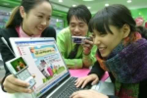 LG텔레콤(대표 남용(南鏞)/ www.lgtelecom.com)은 지상파DMB폰 출시 기념으로 ‘지상파DMB 100%무료 페스티벌’을 2월 28일까지 실시한다고 밝혔다. 사진은 고