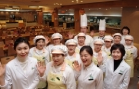 두산인프라코어가 10억원을 투입하여 종업원 식당의 환경개선공사를 완료하고 1/16일 새로이 문을 열었다.