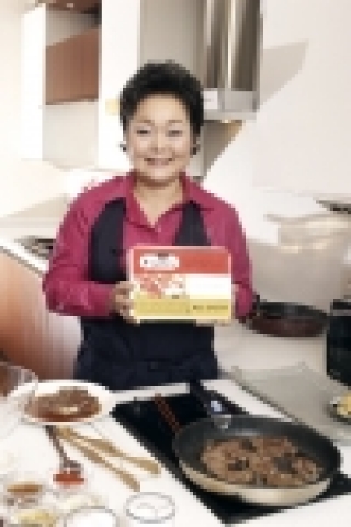 유학파 요리전문가인 빅마마 이혜정(49세)씨는 쇼핑의 지혜 CJ홈쇼핑과 공동으로 뼈없는 갈비구이, 꼬리찜, 떡갈비 등으로 구성된 웰빙 실속형 ‘F-gallery’ 라는 식품 브랜드를 개발 오는 17일부터 홈쇼핑 채널을 통해 판매한다.