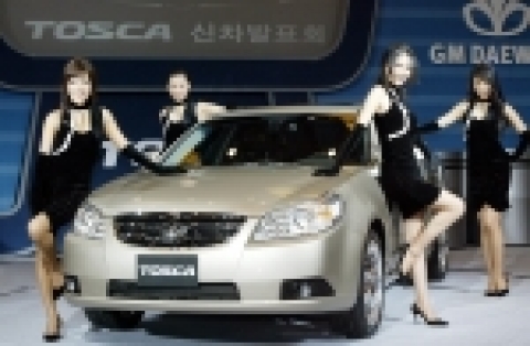 GM DAEWOO는 18일 서울 그랜드 힐튼호텔에서 신형 프리미엄 중형 세단 토스카(Tosca) 신차발표회를 가졌다.