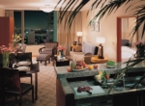1 Bedroom Deluxe
별도의 독립된 침실과 넓고 여유로운 거실, 격조 높은 오픈바 스타일의 주방시설을 함께 갖춘 29평(96sq.m)의 넓은 실내 공간은 편안하고 풍요로