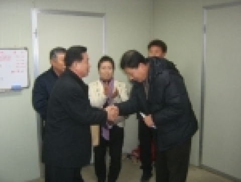 지난 16일 새벽 성남중앙시장(수정구 태평3동 소재) 화재와 관련, 각계 각층에서 실의에 빠진 상인들을 위해 써 달라며 따뜻한 마음을 담은 성금이 답지하고 있다. 