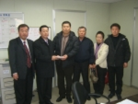 지난 16일 새벽 성남중앙시장(수정구 태평3동 소재) 화재와 관련, 각계 각층에서 실의에 빠진 상인들을 위해 써 달라며 따뜻한 마음을 담은 성금이 답지하고 있다. 