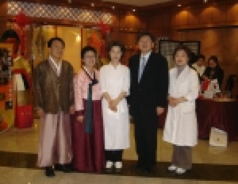 전주대학교는 중국의 식문화 관련 인사와, 교수, 언론인 등 약 50여명을 초청하여 2006년 1월 18일 오후 4시 30분 중국 북경의 수복성 한식당에서 한국의 전통궁중음식을 선보