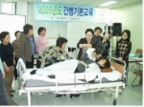 인천 시에서는 차상위계층 저소득층 여성의 자활 지원사업으로 무료 가사· 간병 방문도우미 사업을 실시하고 있다.
