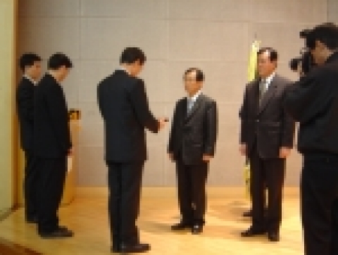  강원도는 전국 광역단체를 대상으로 실시한 2005년도 지방자치단체 산림행정 평가에서 전국 최우수 기관으로 선정되어, '05.1.19일 개최한 전국 산림관계관 회의시 산림