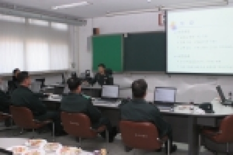 육군사관학교에서는 노트북 기반의 &#039;최첨단 U - Learning 솔루션 디지털어학실&#039;솔루션을 구축하였다.