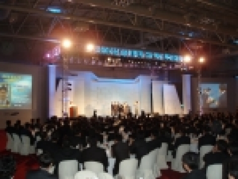 장창덕 삼성전자 국내영업사업부장이 20일 오후 수원사업장에서 열린 '2006 삼성 고객만족 혁신 추진대회'에서 고객만족에서도 초일류를 달성하겠다는 삼성전자의 의지