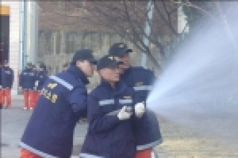 수원남부소방서 이의소방파출소 훈련장에서 훈련받는 신규 소방공무원
