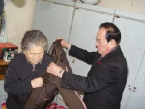 세정이 설을 앞두고 총 2억 7천 3백만원 상당의 성금과 성품을 마련해 이웃들과 따뜻한 겨울 나누기에 나섰다.