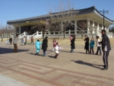 국립경주박물관은 우리 민족의 유구한 전통명절인 설날을 맞아 연휴 마지막 날 휴관일인 월요일(1월 30일)에도 특별 개장하며, 1월 28일부터 30일 까지 3일간 전통 민속놀이 문화체험 행사를 갖는다.