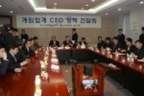 정동채 문화관광부장관은 1월24일(화) 오후 게임기업(한빛소프트) 현장을 방문하여 게임제작과정을 둘러보고, 게임을 시연하며 기업 종사자들을 직접 격려하는 자리를 가졌다.