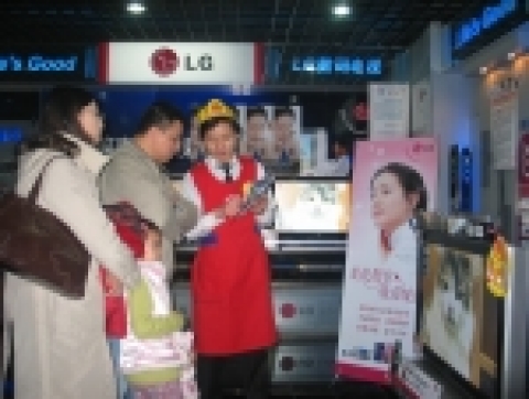 LG전자가 중국의 최대 명절인 춘절을 맞아 베이징, 상하이, 광조우 등 주요 도시를 중심으로 ‘춘절 마케팅’에 본격 나서고 있다.