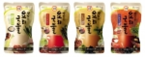 풀무원 찬마루가 출시한 4가지 요리국물 전골요리용과 해물요리용, 샤브샤브 진(가쓰오부시 맛), 샤브샤브 신(매운 맛) .
