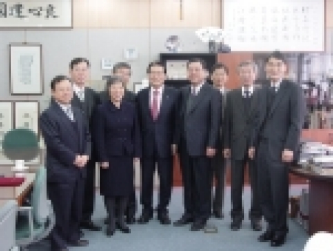 서강대학교와 평화그룹은 1월25일 서강대 총장실에서 “인력양성 및 장학지원 협약”을 체결하였다.