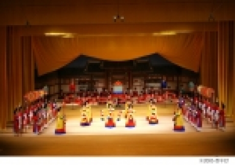 국립국악원이 제작한 궁중연례악 “봉황이여 오라”