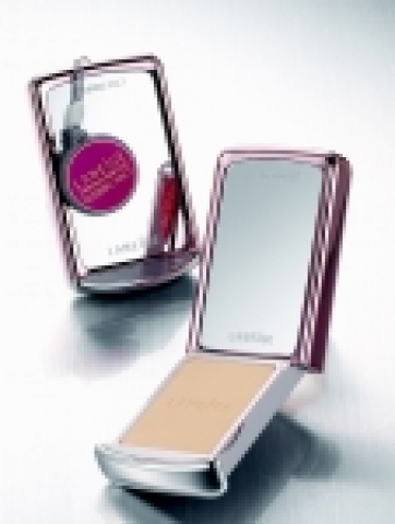 태평양 라네즈(LANEIGE) ‘슬라이딩 팩트(14g/ 22,000원 선)’가 더욱 슬림해진 디자인과 추가된 색상으로 새롭게 선보인다.