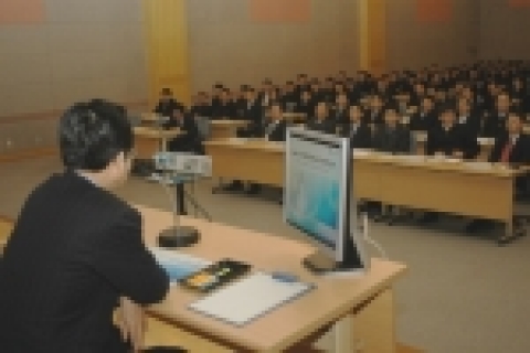 성윤갑 관세청장은 31일 정부 대전청사 대회의실에서 본청 전직원을 대상으로 '경영혁신전략 및 업무계획 설명회'를 열었다.
