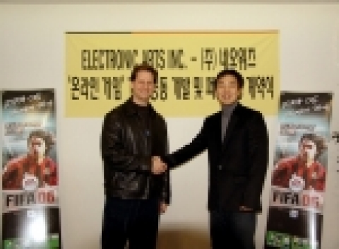 좌:존 니어만 EA AP총괄사장, 우:네오위즈 나성균 대표