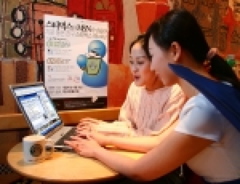 인터넷 포털 MSN은 커피전문점 프랜차이즈 스타벅스커피코리아와 손잡고 MSN 메신저를 통해 스타벅스와 관련된 다양한 정보를 제공하는 ‘MSN 메신저 스타벅스 아이버디’서비스를 시작