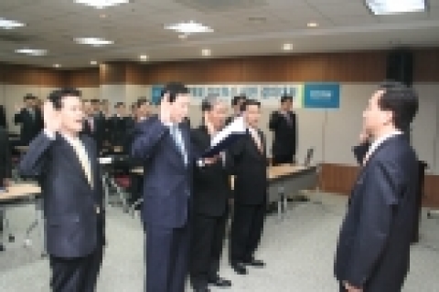 2006 경영방침을 “경영혁신”으로 정한 팬택계열(www.pantech.co.kr, 부회장 朴炳燁)은 2월 2일 여의도 팬택빌딩에서 박병엽 부회장을 비롯, 각 사 CEO와 임원, 