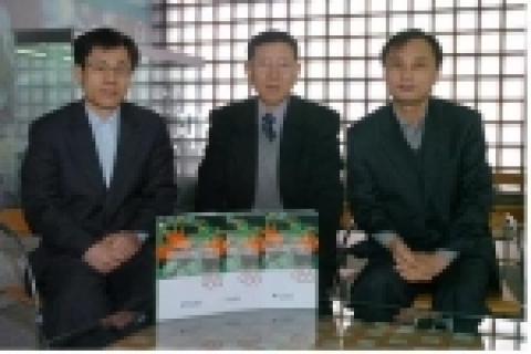   경상북도에서는 일본에서 농업연수 경험이 있는 농업직 공무원들이 외국어 실력을 발휘하여 체리(양앵두)재배 전문기술 서적을 번역 발간하였다.